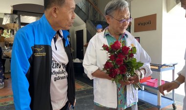 "ชวน"นั่ง 6 ล้อ อ้อนขอคะแนนให้ผู้สมัครปัตตานีพรรคปชป.ชูนโยบาย สร้างเงินสร้างคนสร้างชาติ