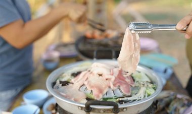 หมูเถื่อนหมดอายุทะลักห้องเย็น…ร้านชาบู-หมูกระทะ ต้องระวัง