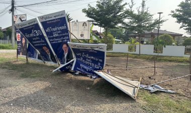 โค้งสุดท้ายเลือกตั้งเพชรบูรณ์เดือด! หนุ่มคลั่งขับรถกระบะพุ่งชนป้ายหาเสียงผู้สมัครพังยับเยิน