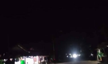 ฟ้องด้วยภาพ ถนนเข้าสู่หมู่บ้านมืดสนิท เยาวชนล่ารายชื่อยื่น อบต.ขอไฟสว่างถนนเข้าหมู่บ้าน