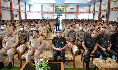 แม่ทัพภาคที่ 4 กำชับ กำนัน ผู้ใหญ่บ้าน เป็นหูเป็นตาชี้แนะ ส่งเสริม สนับสนุนสิ่งที่ถูกต้อง ให้แก่เด็กเยาวชน