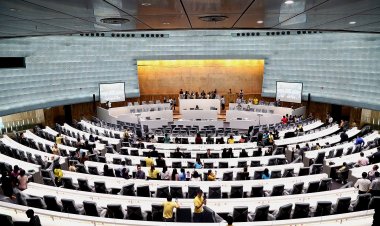 เปิดเงินเดือน-เงินตอบแทน ส.ว. รับเหนาะๆกว่า 1 แสนบาท แถมได้สิทธิ์ตั้งผู้ช่วยได้อีก