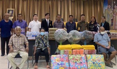 หนังสือพิมพ์ “ชาวไท” ร่วมกับ เอส.อาร์.ซุปเปอร์มาร์ท จัดโครงการธารน้ำใจสู่ผู้ยากไร้  ในโอกาสครบรอบ 30 ปี