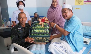 ผบ.ฉก.นราธิวาส รุดเยี่ยมปธ.คณะกรรมการอิสลามกลางฯ“เพราะเราคือครอบครัวเดียวกัน"