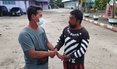 ศึกตั้งร้านตลาดนัด!!พ่อค้าพะโล้ฟาดปากพ่อค้าร้านขายฝรั่งกลางตลาด