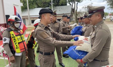 มูลนิธิพระราหูมอบทุนการศึกษาบุตร ธิดาและถุงยังชีพแก่ข้าราชการ ตร.สภ.เต่างอย