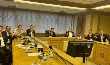 "เพื่อไทย" หารือชื่นมื่น เดินหน้าหนุน "ก้าวไกล" ตั้งรัฐบาลเต็มตัว