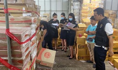 กักกันสัตว์มุกดาหาร สนธิกำลังตรวจสอบห้องเย็นยึดไก่แช่แข็งน้ำหนัก 2584 กก.