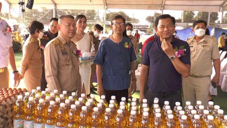 ผู้ว่าฯพิจิตร เปิดงานพาณิชย์ออนทัวร์ทั่วไทยขายสินค้าราคาถูกช่วยกระตุ้นเศรษฐกิจ