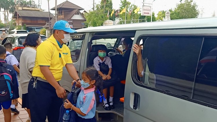 "หน้าโรงเรียนปลอดภัย" จิตอาสาร่วมปลูกฝังการทำความดีด้วยหัวใจให้เยาวชน ผ่านการทำให้เห็นเป็นตัวอย่าง