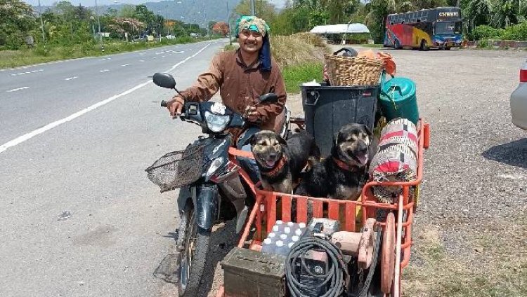 น้ำตาผู้ชาย!เมียหนีไปกับชู้ ตัดสินใจพา 2 สุนัขนั่งรถจยย.พ่วงข้างกลับอีสาน 400 กม.