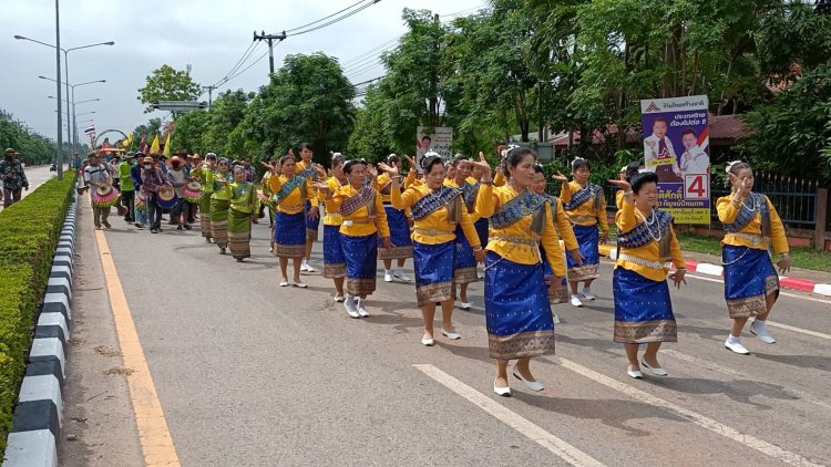 ยิ่งใหญ่อลังการ!ประเพณีงานบุญบั้งไฟขอฝนได้ดังใจวัดเนตตรารามเมืองนาดี