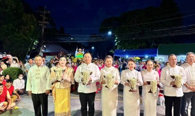 "มาดามหยก" สืบสานประเพณี  ร่วมเดินเท้าอัญเชิญน้ำสรงพระราชทานขึ้นสู่วัดพระธาตุดอยสุเทพ