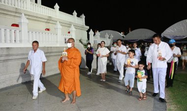 ผู้ว่าฯชลบุรีนำพุทธศาสนิกชนเวียนเทียนเนื่องในวันวิสาขบูชาวันสำคัญของโลก