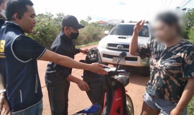 ตำรวจบุกจับกุมแม่เล้า นำเด็กอายุต่ำกว่า 18 ปีมาค้าประเวณีในพื้นที่อำเภอวานรนิวาส