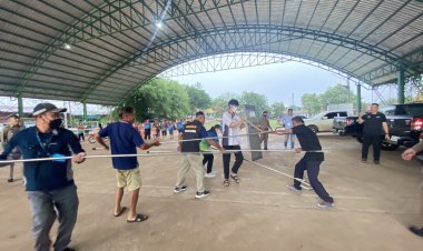 ตร.ศรีมหาโพธิ ให้ความรู้ชาวบ้านการใช้ ชุดไม้ง่ามระงับเหตุบุคคลคลุ้มคลั่ง