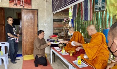 ผู้ใหญ่หมี แม่สอด ทำบุญตู้ ชรบ.บ้านหนองบัว หมู่ 7 พร้อมถวายภัตราหารเลี้ยงพระสงฆ์