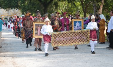 โรงเรียนตาดีกา  186 โรงใน นราธิวาส ร่วมเดินขบวนพาเหรดเผยแพร่ประเพณี-วัฒธรรม จชต.