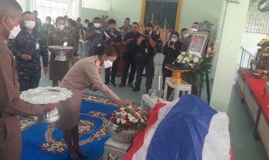 ศอ.บต. วางหรีดเคารพศพ สิบตำรวจโท พิจักษณ์ บัวแก้ว เสียชีวิตจากเหตุความไม่สงบ