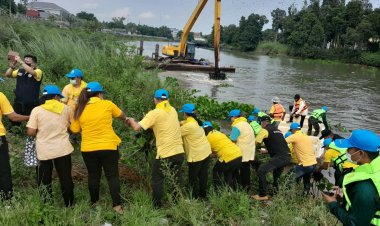 ปราจีนฯ เร่งกำจัดผักตบชวาในแม่น้ำปราจีนบุรี เตรียมพร้อมรับมืออุทกภัย