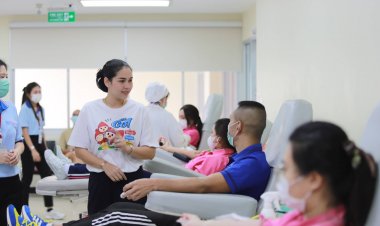 นายกเหล่ากาชาดจังหวัดชลบุรีพร้อมคณะเยี่ยมและให้กำลังใจ ผู้บริจาคโลหิต วันผู้บริจาคโลหิตโลก