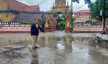 ชาวบ้านร้อง “นุ้ยส์ เมืองฉอด”สท.นครแม่สอดหลังตุฝนตกน้ำท่วมขัง พื้นถนน เน่าเสีย ส่งกลิ่นเหม็นคลุ้ง