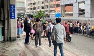 แตกตื่น แผ่นดินไหวเมียนมา กทม.สั่นสะเทือน โรงเรียน-ตึก อพยพลงมาวุ่น