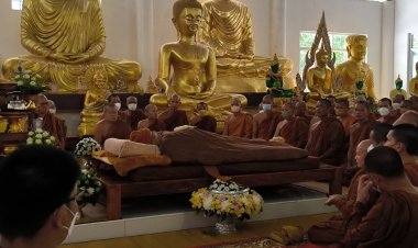 คณะสงฆ์-ญาติโยมร่วมพิธีสรงน้ำสรีระสังขาร"หลวงปู่แสง "ที่วัดป่าดงสว่างธรรมยโสธร