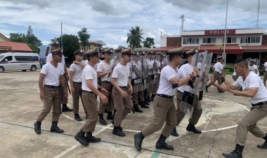 “ผกก.ตุ้ม” ฝึกทบทวนยุทธวิธีชุด คฝ.เตรียมความพร้อมรับสถานการณ์การชุมนุม
