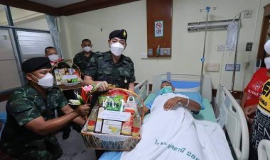 มทภ.4 นำคณะรุดเยี่ยมชุดคุ้มครองตำบลตะโละดือรามันเหยื่อบึ้มกะพ้อ