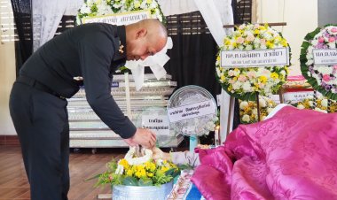 "พล.ต.เฉลิมพร"ประธานพิธีลดน้ำศพชาวไทยพุทธเหยื่อคนร้ายลอบยิงดับ 2 ศพขณะหาของป่าที่รือเสาะ
