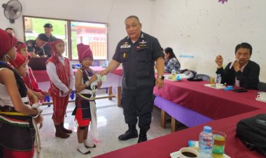 ผบก.ตชด.ภาค 3 นำคณะผู้บริจาค ตู้แช่แข็งและไฟฟ้าระบบโซล่าร์เซลล์ รร.ตชด.บ้านดอยแสง แม่ฮ่องสอน