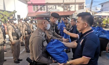 "มูลนิธิพระราหู"มอบถุงยังชีพให้ข้าราชการตำรวจสภ.ประตูน้ำจุฬาลงกรณ์ เพื่อเป็นขวัญกำลังใจ