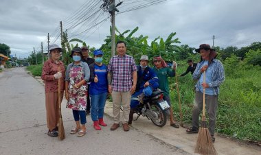 นุ้ยส์ เมืองฉอด พร้อม ปธ.และกรรมการชุมชนร่วมใจสามัคคี    จิตอาสาร่วม พัฒนาชุมชน