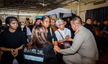 เลขาธิการ ศอ.บต. ร่วมไว้อาลัย 2 ผู้เสียชีวิตเหยื่อลอบยิงในพื้นที่ อ.รือเสาะ