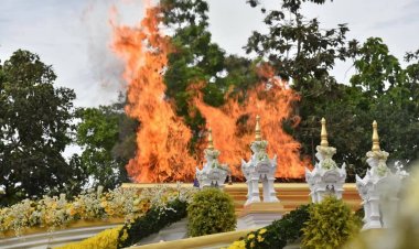 ศิษยานุศิษย์ทั่วสารทิศ ร่วมพิธีพระราชทานเพลิงศพ "หลวงปู่แสง ญาณวโร"