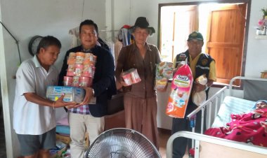 "นุ้ยส์ เมืองฉอด-สท.หมอตอไม้ -จ.ป.ส."มอบเครื่องอุปโภคบริโภคผู้ด้อยโอกาส