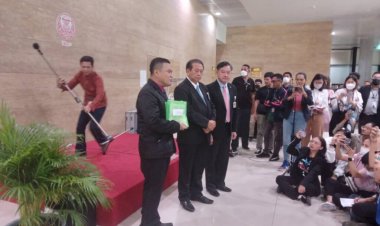 ยื่นวุฒิสภาเข้าชื่อส่งศาลรธน.ตรวจสอบคุณสมบัติ”พิธา”ก่อนนำทูลเกล้าฯ