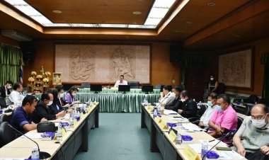 พ่อเมืองชลบุรีประชุมความคืบหน้าการดำเนินโครงการก่อสร้างระบบขนส่งมวลชนเขตพัฒนาพิเศษภาคตะวันออก(EEC)