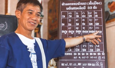 เรียนเขียน "ตั๋วเมือง" กับ หนานโชติเมืองน่าน  อนุรักษ์อักขระล้านนาโบราณ สู่การประยุกต์สร้างสรรค์ร่วมสมัย