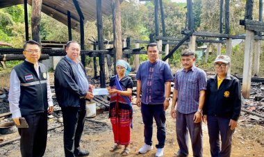 "นายกเคี้ยง-ผู้ใหญ่หมี"แม่สอดลงพื้นที่ พบปะช่วยเหลือชาวบ้านตำบลพะวอถูกไฟไหม้