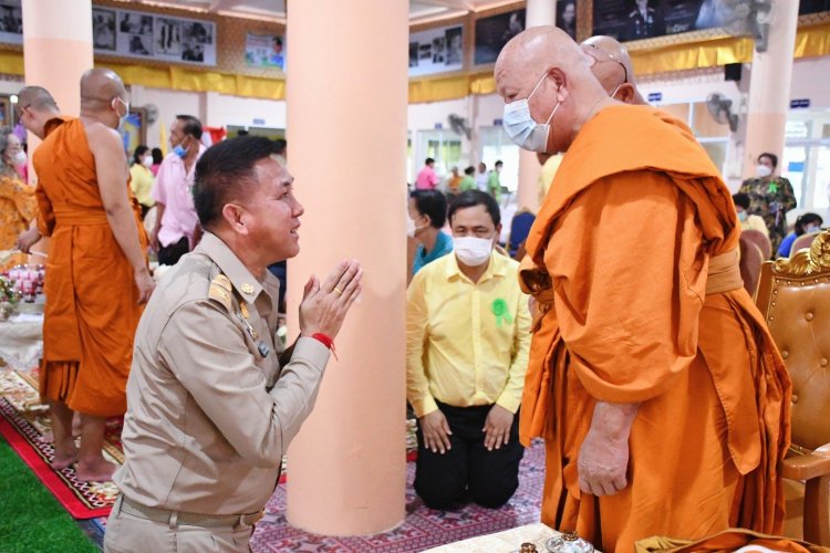 ชลบุรีจัดพิธีฉลองปริญญาบัตร พัดยศเปรียญธรรม 9 ประโยคพระมหาวีรวัฒน์ ยติกโร