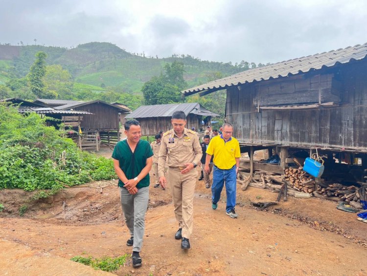 นายอำเภอสบเมย “บำบัดทุกข์ บำรุงสุข ประชาชน”ลงพื้นที่ช่วยเหลือเด็กนักเรียน 4 ขวบอาศัยอยู่กับตา-ยาย
