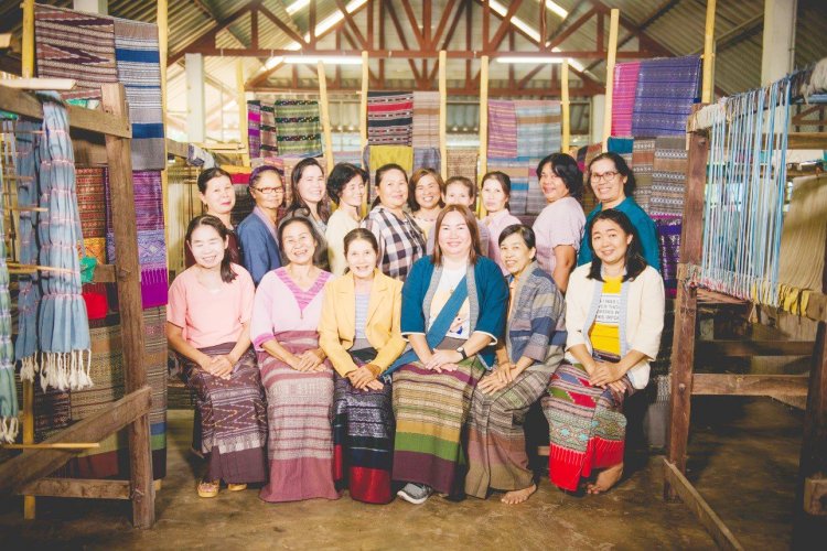 พลังสตรีบ้านซาวหลวงเมืองน่าน ฟื้นภูมิปัญญาทอผ้า รังสรรค์ลวดลายสะท้อนอัตลักษณ์ สร้างอาชีพ มีรางวัลการันตีความทุ่มเท