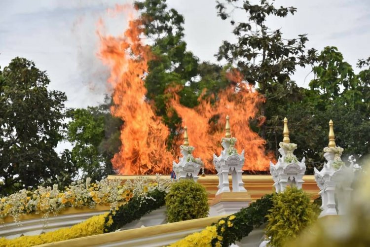 ศิษยานุศิษย์ทั่วสารทิศ ร่วมพิธีพระราชทานเพลิงศพ "หลวงปู่แสง ญาณวโร"