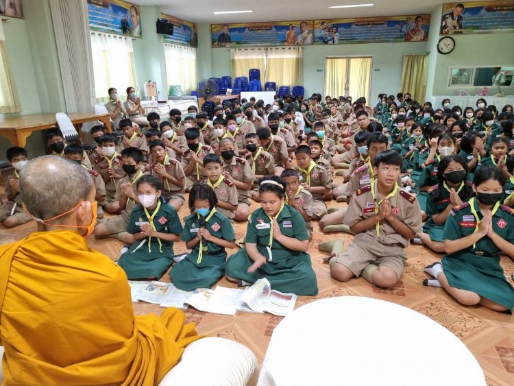 ครูปราจีนฯ จัดกิจกรรมสวดมนต์ นั่งสมาธิ ฟังพระธรรมเทศนาถวายพระกุศล