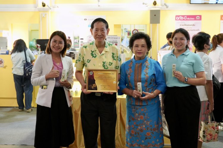 สุดเจ๋ง ! อภัยภูเบศร คว้ารางวัลผลิตภัณฑ์สมุนไพรคุณภาพ “มัสคูลสเปรย์”