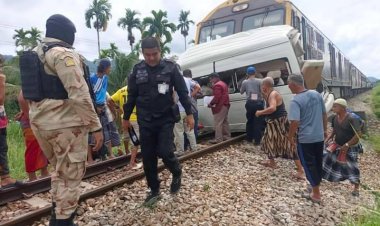 ระทึก!รถไฟพุ่งชนรถตู้สนั่น ที่เจาะไอร้อง บาดเจ็บสาหัส 1ร าย