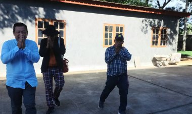 "นุ้ยส์ เมืองฉอด -จ.ป.ส -หมอ ตอไม้" พร้อม คณะครู  รร.ดอนแก้ว ร่วมโครงการเยี่ยมบ้านนักเรียน ชุมชนสองแคว 2