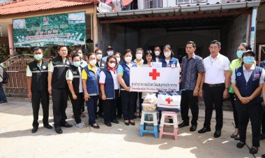 “นายกแดง”นาวาเอก อนุศักดิ์ นาคทิม นายกเทศมนตรีตำบลบางเมือง ให้กำลังใจผู้พิการ และผู้ประสบอัคคีภัยในชุมชนเขตเทศบาลตำบลบางเมือง จังหวัดสมุทรปราการ